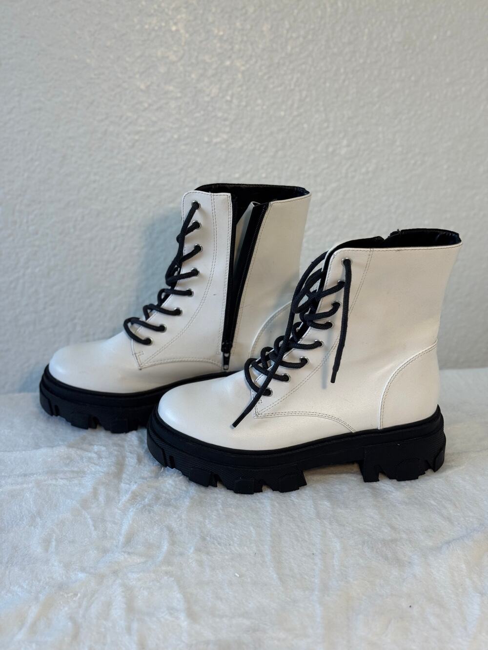 Forever Young White Lug Sole Combat Boots Women’s Size 7